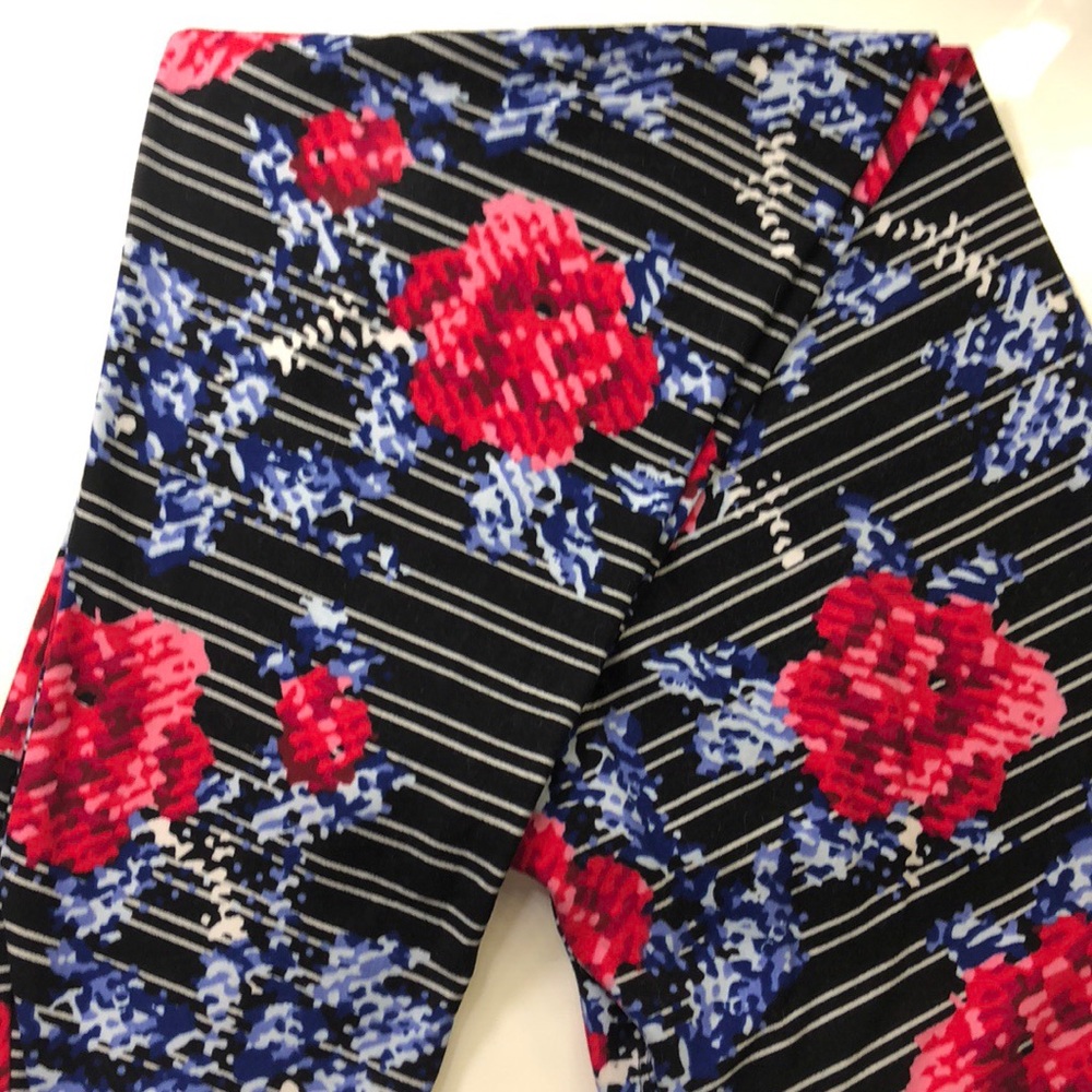 LuLaRoe Tall & Curvy Leggings